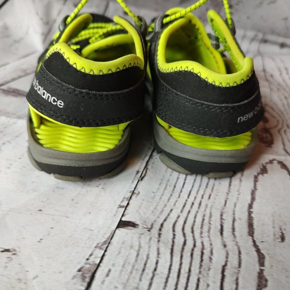New Balance Kids Black/Lime Adirondack Water Shoe Sandal P1W - Picture 4 of 8